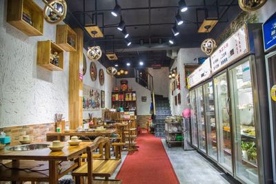 昨晚一伙人突然沖進(jìn)新華西路這家店白吃白喝!老板發(fā)怒要算賬&hellip;