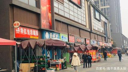 商鋪轉(zhuǎn)讓,小區(qū)門口第二間,租給超市。年租9萬